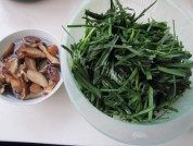 美味的韭菜炒香菇做法图解1)