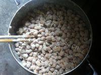 下酒菜油炸花生做法图解2)