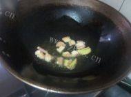 简单美味的丝瓜炒肉做法图解6)