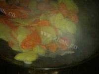 家常菜胡萝卜炒土豆片做法图解7)