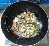 家常白花菜炒瘦肉做法图解10)