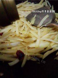 家常菜酸辣土豆条做法图解7)