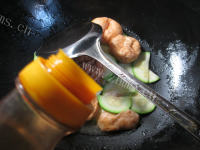 健康食疗油面筋炒西葫芦的做法图解五