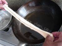 自己在家炸油条做法图解9)