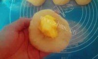自制椰蓉花型面包做法图解11)