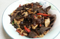 特色美食黑木耳炒肉做法图解5)