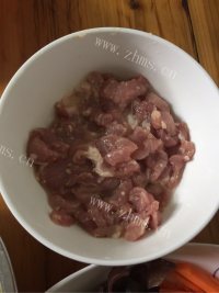 质嫩爽口的鱼香肉丝做法图解2)