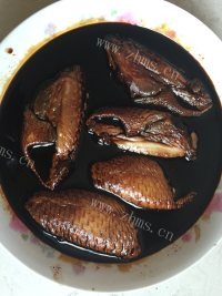 香喷喷的蜜汁鸡翅做法图解1)