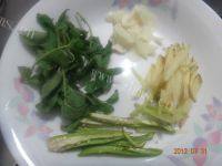 家常菜苦瓜炒豆角做法图解3)