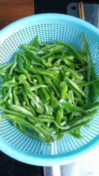 色香味俱全的青椒炒肉做法图解1)