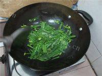 爱上韭菜花炒鸡蛋做法图解5)