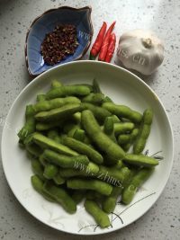 美味的凉拌毛豆做法图解1)