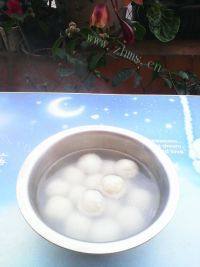 自己做的芝麻汤圆