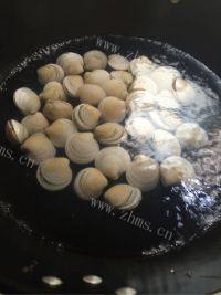美味的蛤蜊豆腐汤做法图解2)