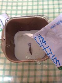 自制面包机酸奶做法图解2)