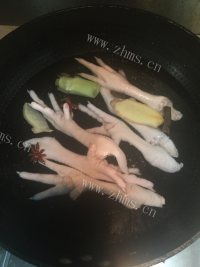 酸辣泡菜鸡脚做法图解1)