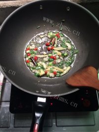 家常菜土豆炖鸡肉做法图解3)