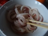 美味的香酥鱿鱼圈做法图解2)