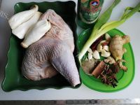 色香味俱全的啤酒炖鸡做法图解1)