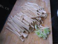 香飘的素炒绿豆芽做法图解4)