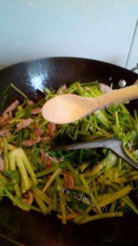 简单芹菜肉丝做法图解9)