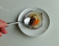 美味的蒜蓉粉丝蒸扇贝做法图解13)