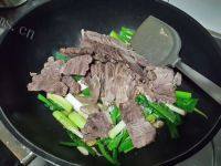 家常蒜苗炒牛肉做法图解7)