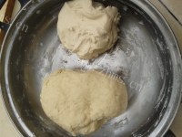 香甜美味的芝麻红豆饼做法图解3)