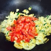 美味的番茄炒蛋盖饭做法图解4)
