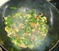 色味俱佳的青菜炒面做法图解6)