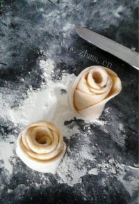 自制南瓜玫瑰花馒头做法图解10)