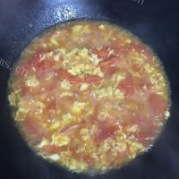 西红柿鸡蛋面的做法图解三