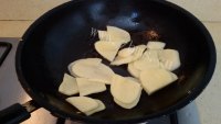 美味葱香土豆炒黄金豆腐的做法图解六