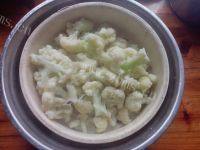 家常菜腊肉炒花菜做法图解9)