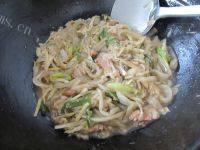 很有食欲的酸菜猪肉炖粉条做法图解17)