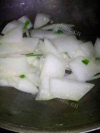 美味的冬瓜肉丸汤做法图解2)