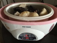热腾腾的猴头菇乌鸡汤做法图解9)