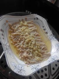 美味的蒜蓉蒸金针菇做法图解7)
