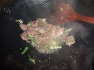 蘑菇炒肉做法图解5)