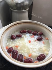 美味的银耳红枣粥做法图解2)