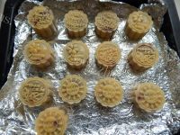 自制广式紫薯月饼做法图解14)