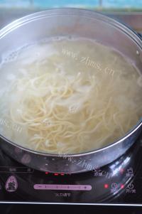 健康白菜炒肉浇面做法图解7)