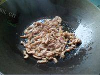 味道不错的蒜薹炒肉丝做法图解3)