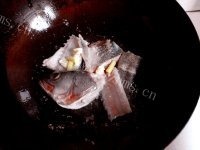 美味的鱼头豆腐做法图解3)