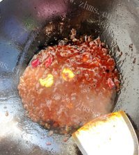 美味的酱炖鱼做法图解6)