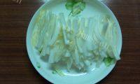 易做的白菜炒肉丝做法图解3)