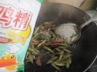 家常菜芹菜炒香菇