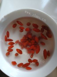 美味的红枣枸杞豆浆做法图解2)