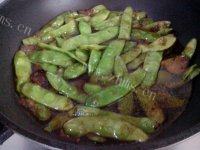 让人怀念的豆角烧肉做法图解10)