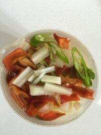 酸辣藕丁儿做法图解1)